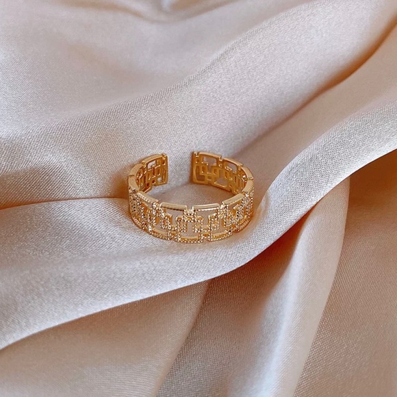 Jewelry - ✨18K Gold Plated Hollow Ring✨